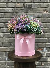 Цветочная композиция из Гипсофила и Розы в шляпной коробке в Кендже-Кулаке