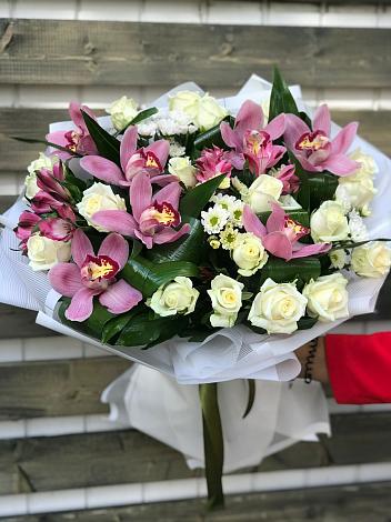 Букет цветов из: Розы и Хризантемы в Кендже-Кулаке
