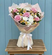 Букет цветов из:  Гвоздики, Орхидеи и Розы в Кендже-Кулаке