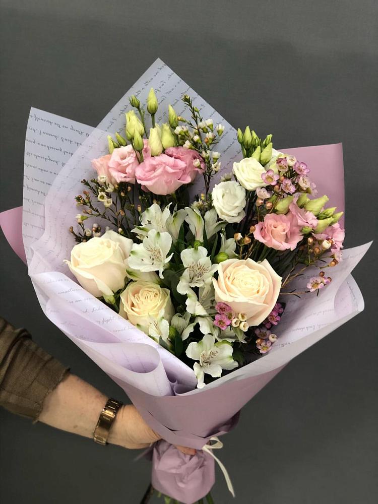 Букет цветов из: Альстромерии, Розы и Лизиантусы в Кендже-Кулаке