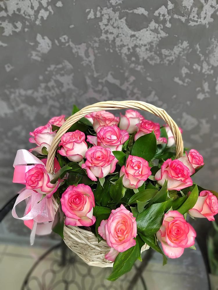 Цветочная композиция из Розы в корзине в Кендже-Кулаке