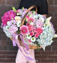 Композиция солнечный день в Кендже-Кулаке Цветочная композиция из Розы, Хризантемы, Пионы и Лизиантусы в корзине в Кендже-Кулаке