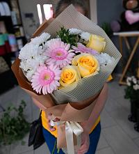 Букет цветов из:  Герберы, Розы и Хризантемы в Кендже-Кулаке