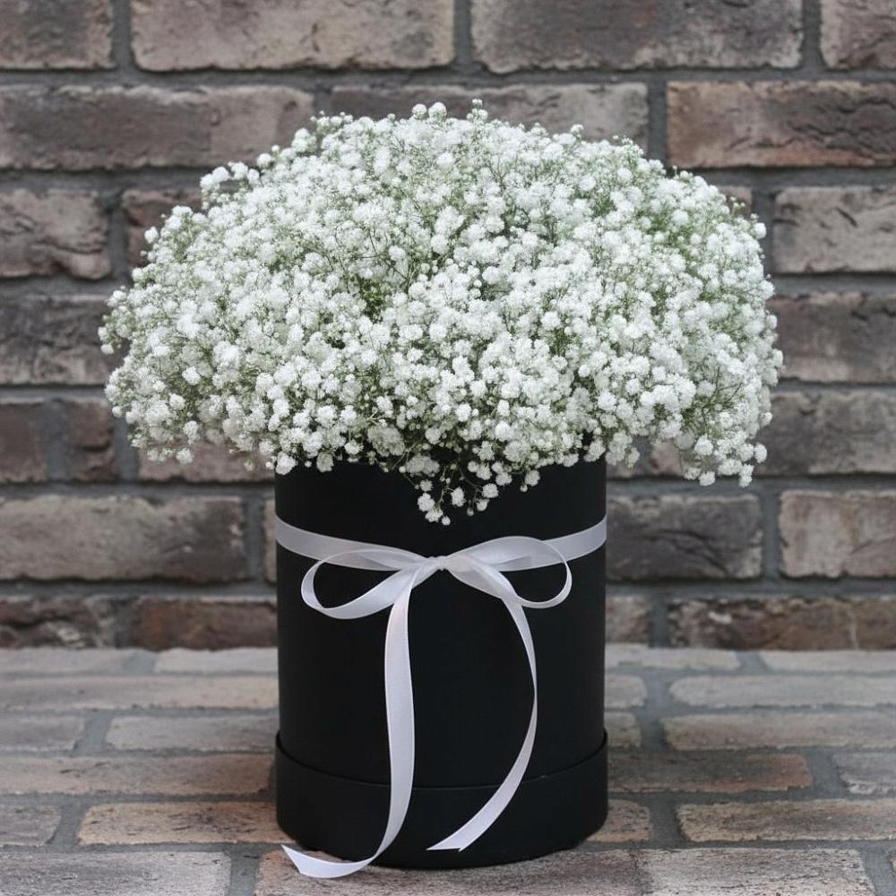 Цветочная композиция из Гипсофила в шляпной коробке в Кендже-Кулаке