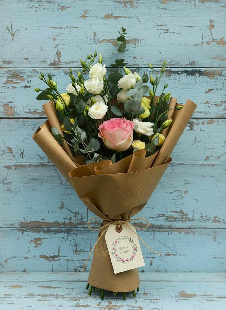 Букет цветов из: Розы и Лизиантусы в Кендже-Кулаке