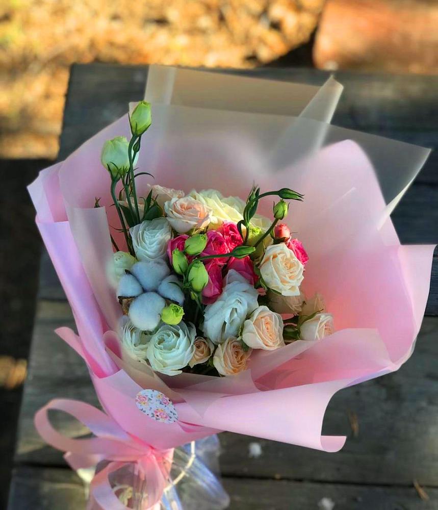 Букет цветов из: Розы и Лизиантусы в Кендже-Кулаке