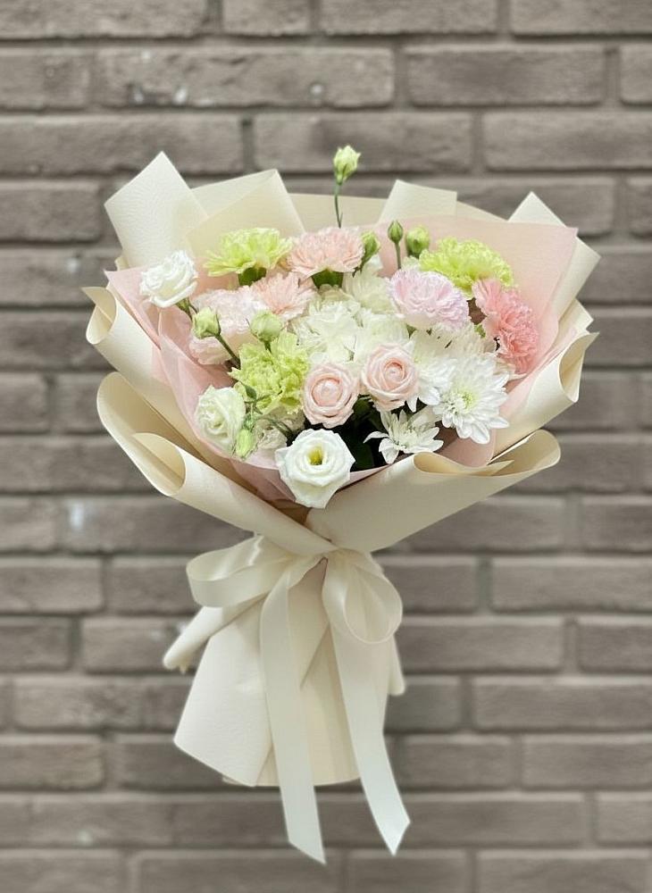 Букет цветов из: Гвоздики, Розы, Лизиантусы и Хризантемы в Кендже-Кулаке