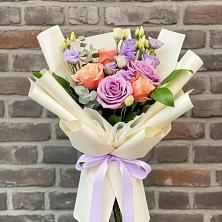 Букет цветов из:  Лизиантусы и Розы в Кендже-Кулаке