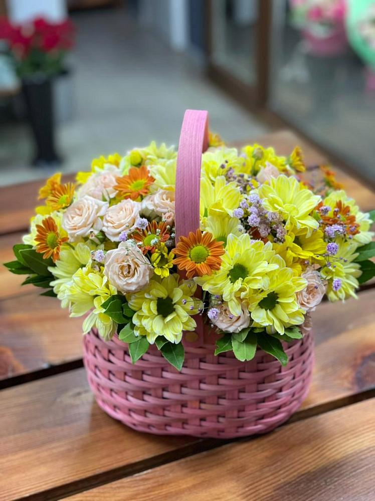 Цветочная композиция из Хризантемы и Розы в корзине в Кендже-Кулаке