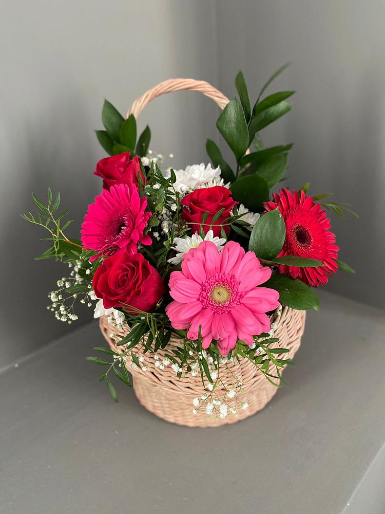 Цветочная композиция из Розы, Хризантемы и Герберы в корзине в Кендже-Кулаке