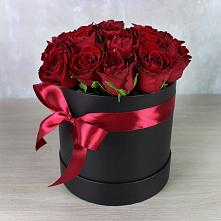 Цветочная композиция из Розы в шляпной коробке в Кендже-Кулаке