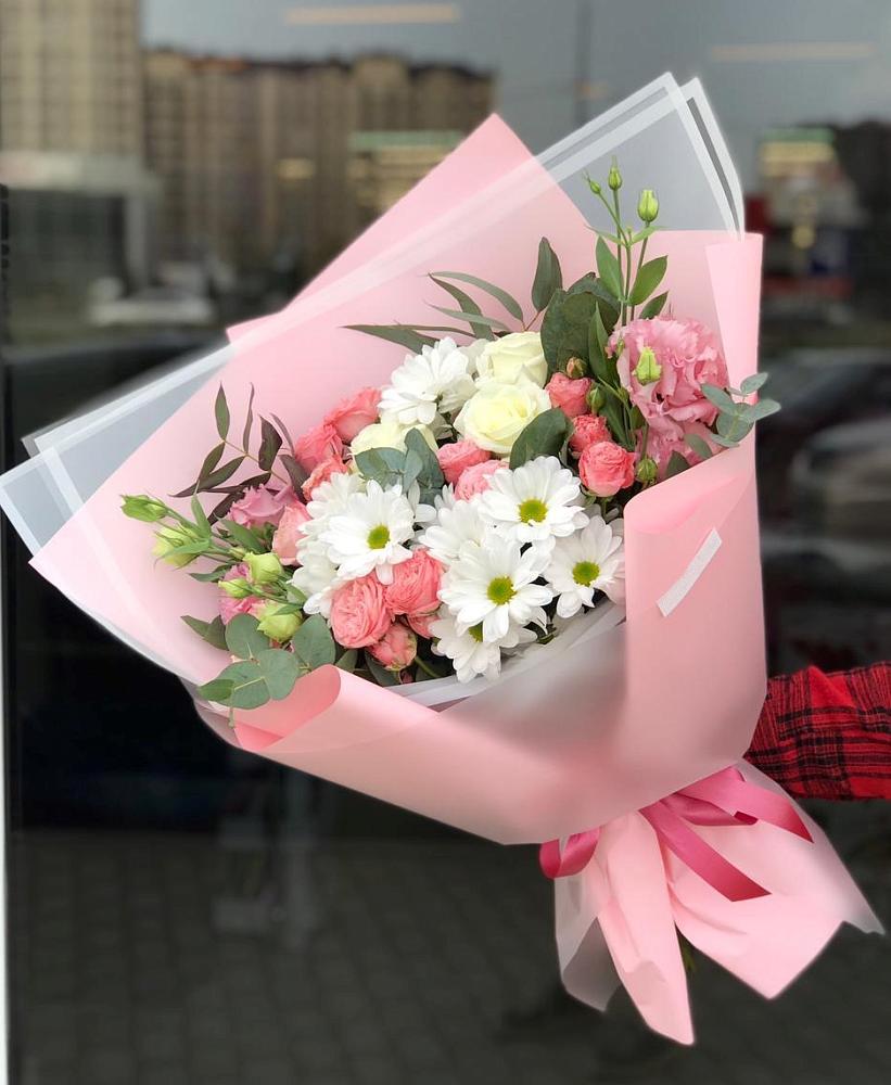 Букет нежный в Кендже-Кулаке Букет цветов из: Розы, Лизиантусы и Хризантемы в Кендже-Кулаке