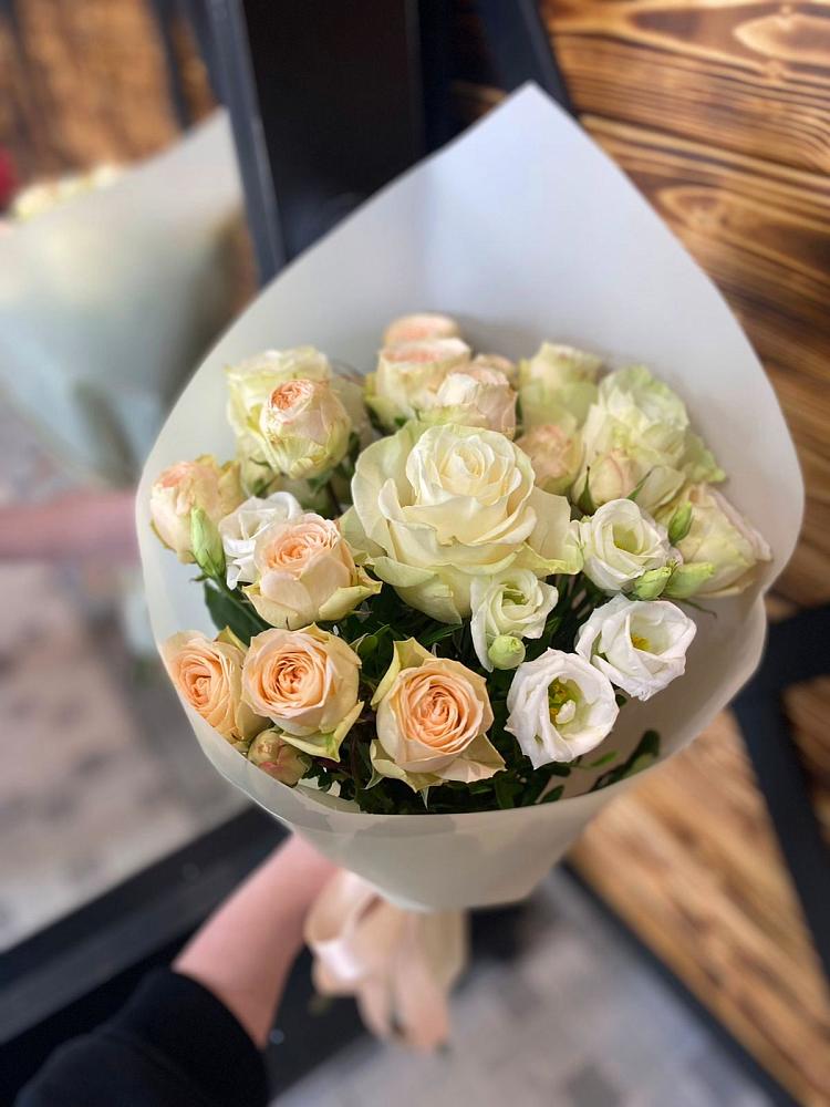 Букет цветов из: Розы и Лизиантусы в Кендже-Кулаке