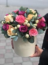 Цветочная композиция из Розы в шляпной коробке в Кендже-Кулаке